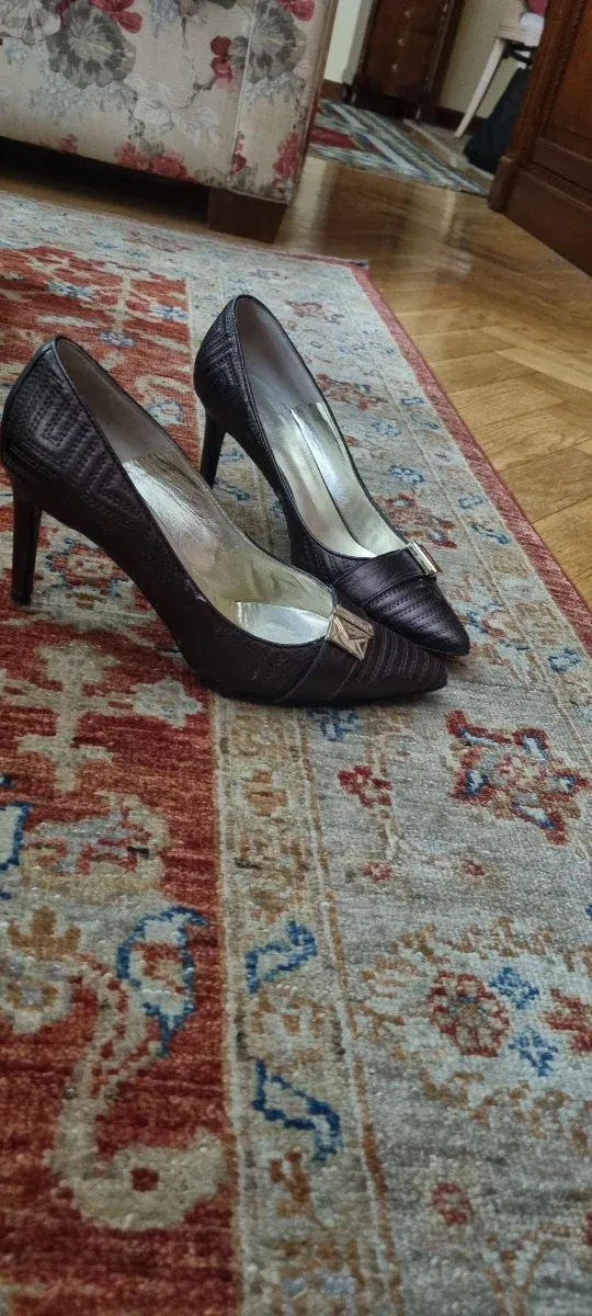 Zapatos de tacón marrones