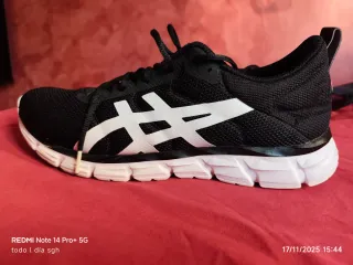 Zapatillas  Negras y Blancas