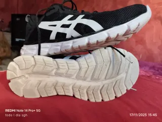 Zapatillas  Negras y Blancas