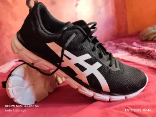 Zapatillas  Negras y Blancas