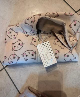 Tuta bimba con stampa gattini