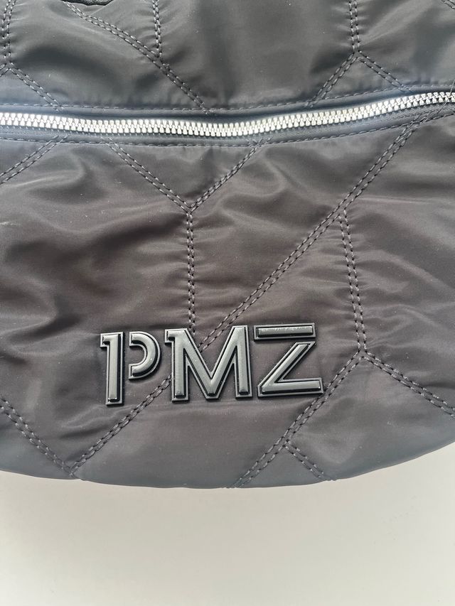 Bolso PMZ negro acolchado