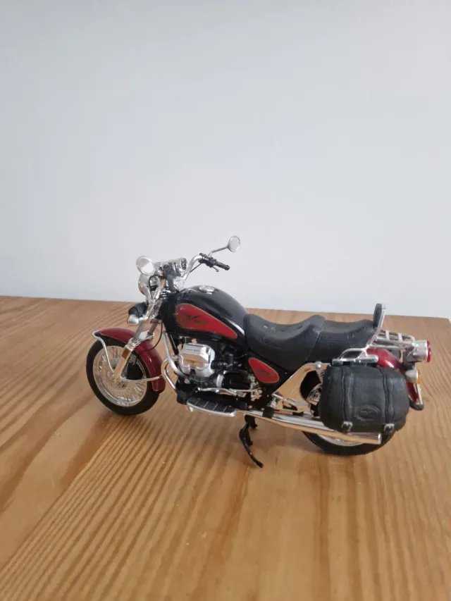 Moto escala 1/10 Moto Guzzi Califormia 1100 Maisto