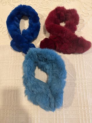 Cuellos de piel de conejo, en tres colores,
