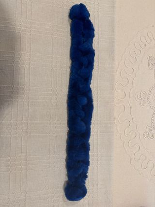 Cuellos de piel de conejo, en tres colores,