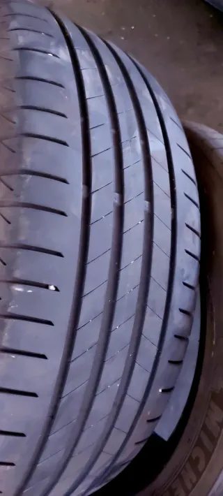 Neumático 225/50 R18 99W