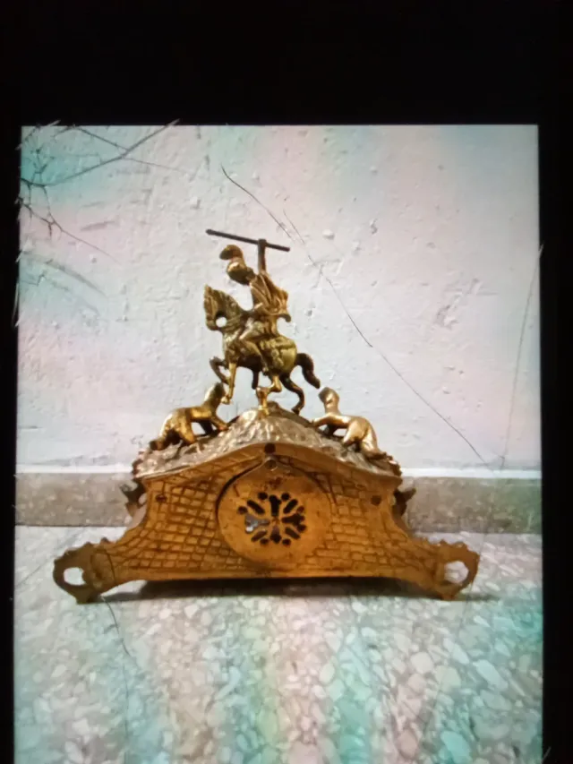 Reloj de sobremesa de bronce