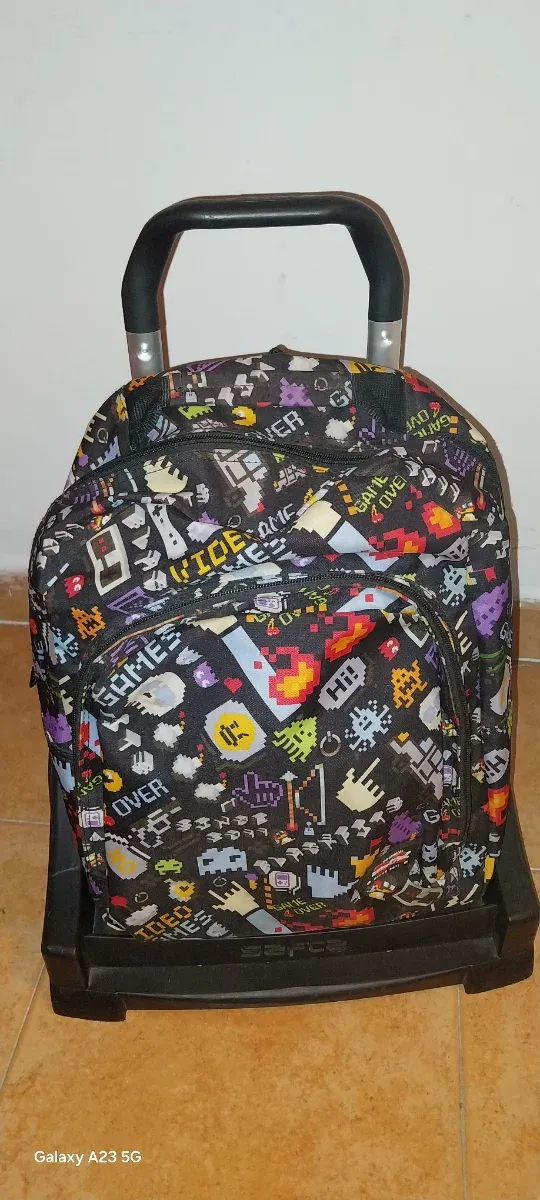 Mochila con ruedas temática videojuegos