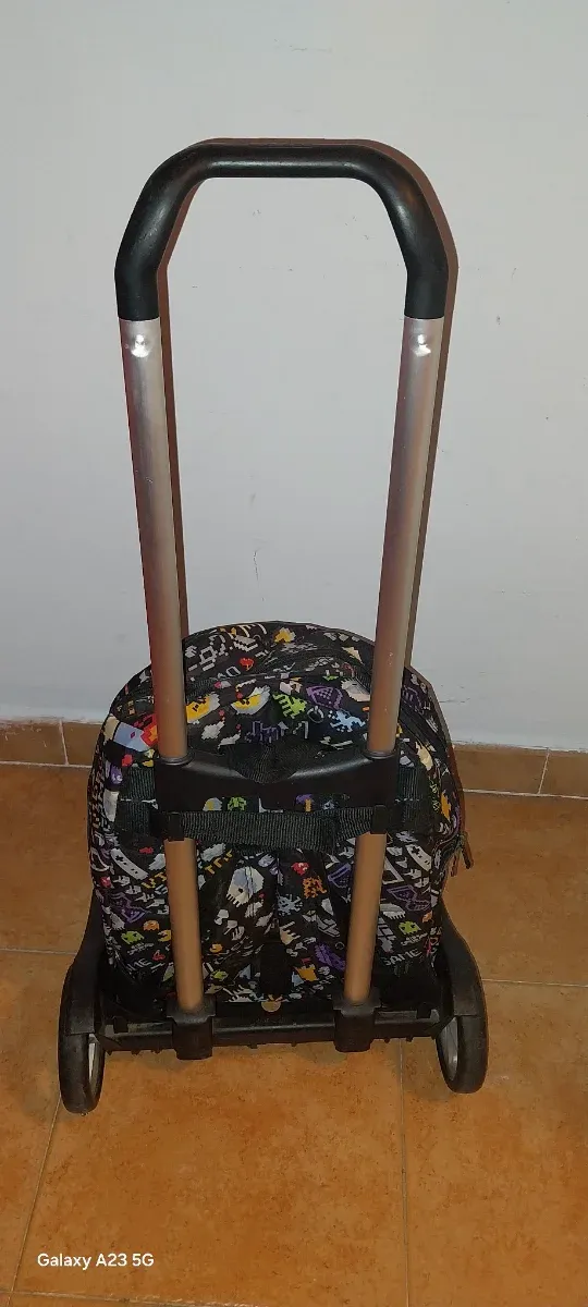 Mochila con ruedas temática videojuegos