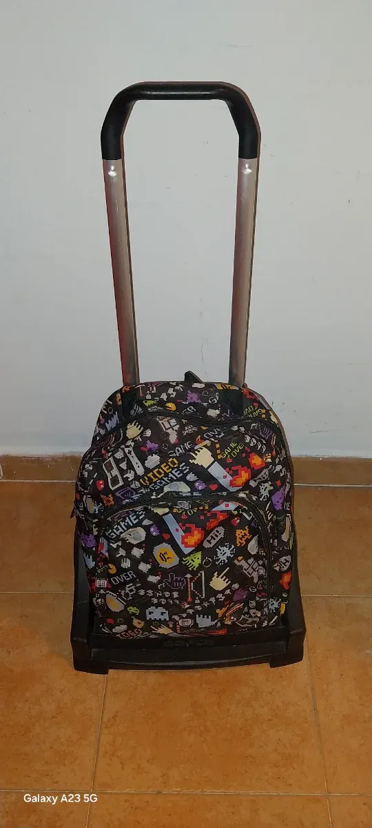Mochila con ruedas temática videojuegos