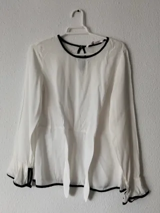 Camisa blanca manga larga con lazada