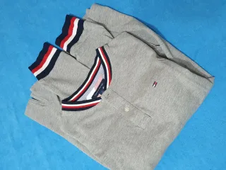Polo Tommy Hilfiger manga larga gris