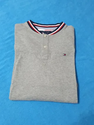 Polo Tommy Hilfiger manga larga gris