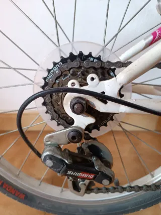 Bicicleta niña rosa y blanca