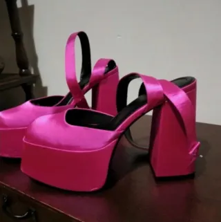 Tacones Bershka raso fucsia plataforma