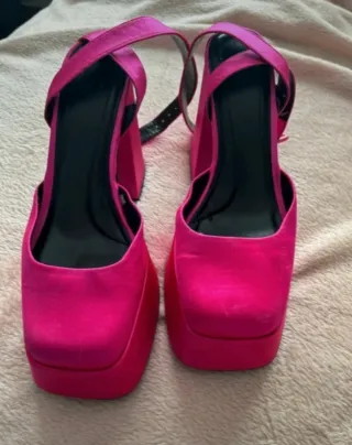 Tacones Bershka raso fucsia plataforma