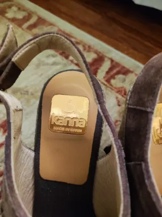 Sandalias Kanna cuña flecos marrón