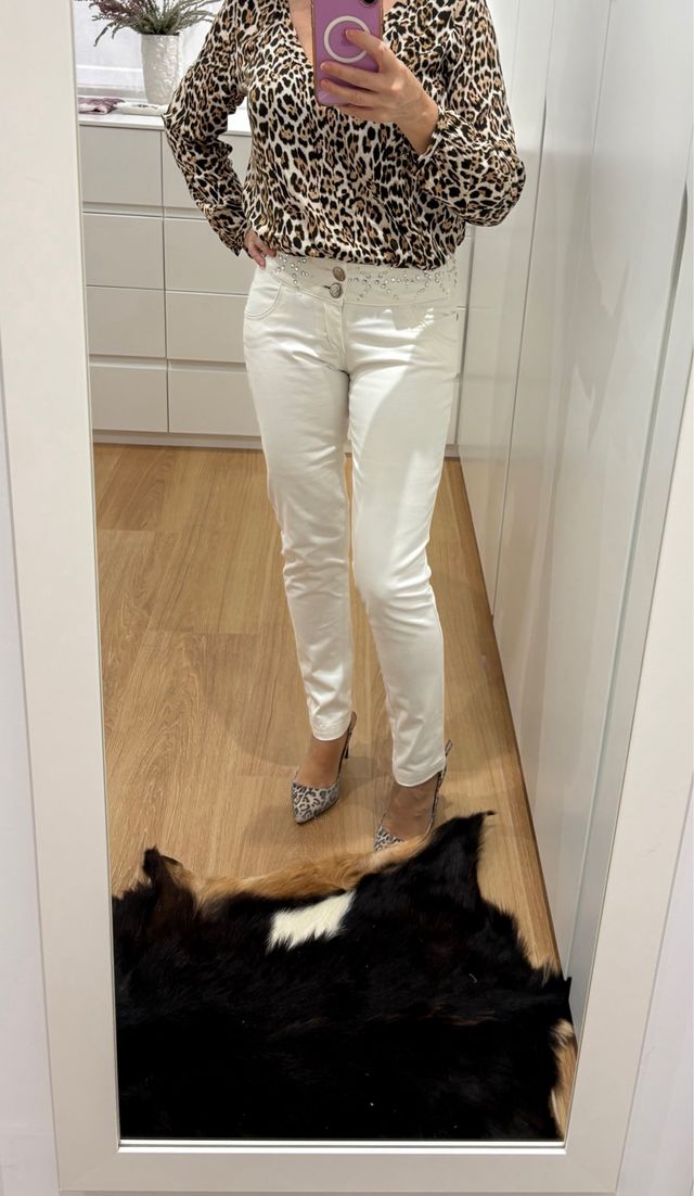 Pantalones blancos de mujer
