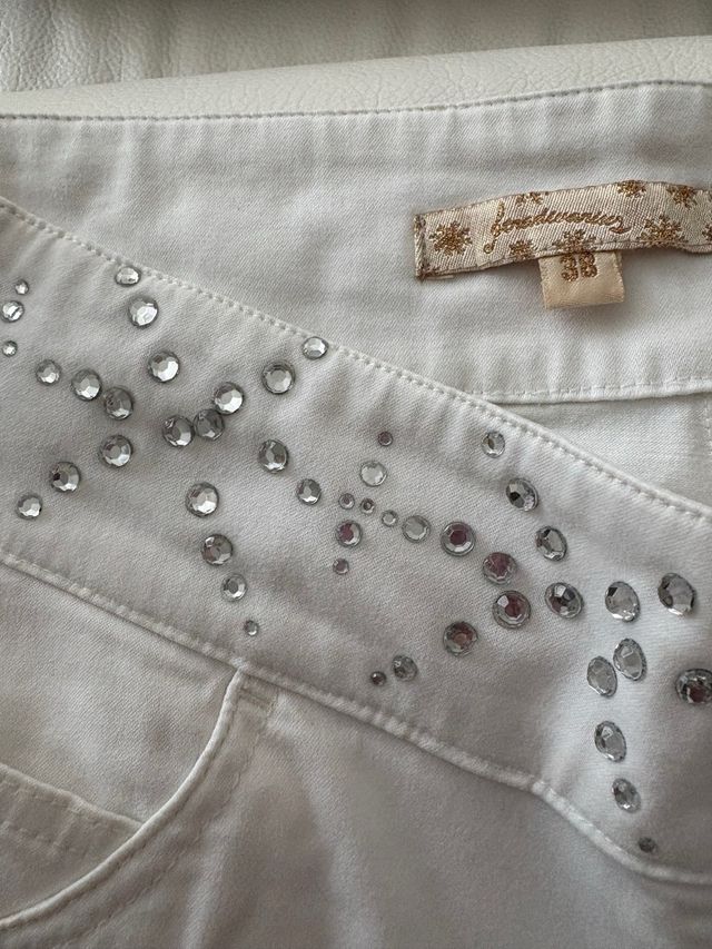 Pantalones blancos de mujer