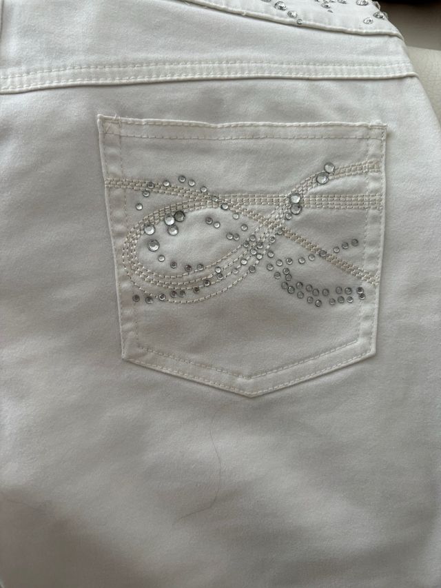 Pantalones blancos de mujer