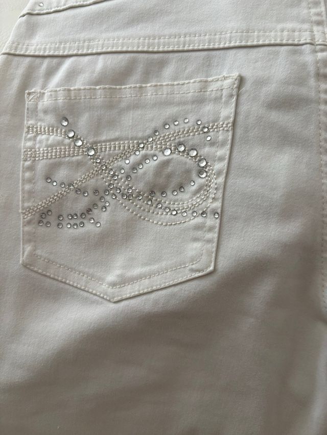 Pantalones blancos de mujer