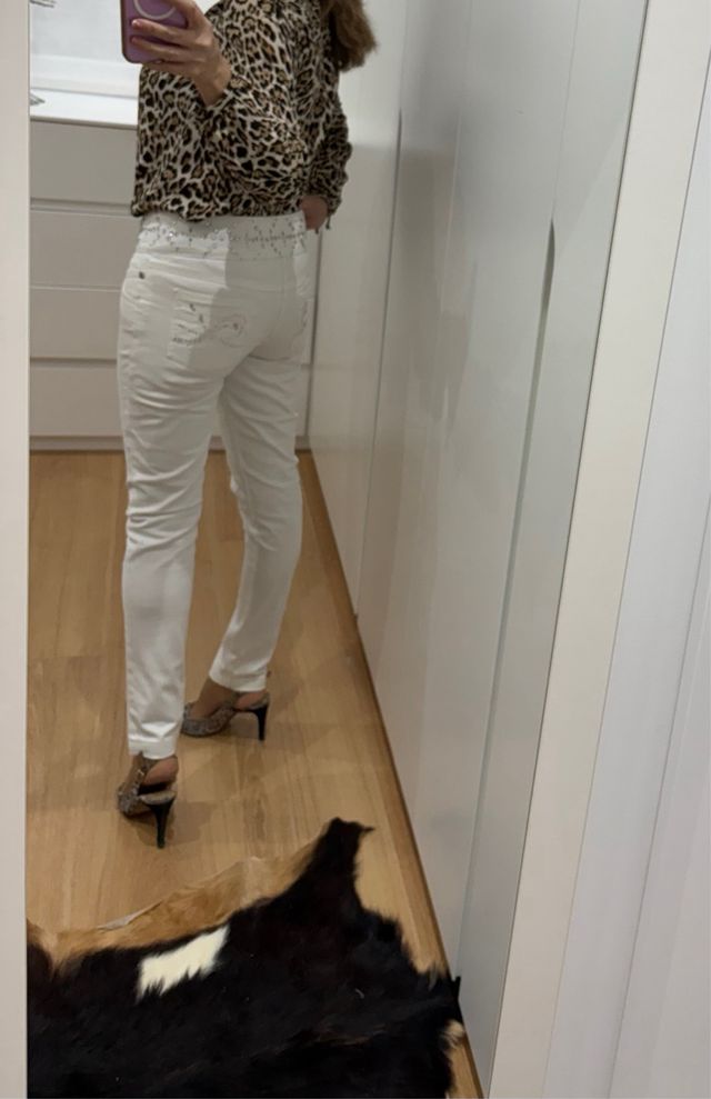 Pantalones blancos de mujer