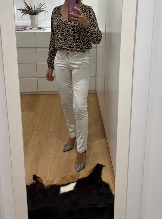 Pantalones blancos de mujer