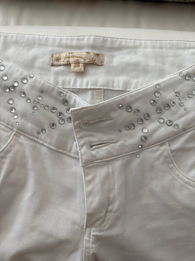 Pantalones blancos de mujer
