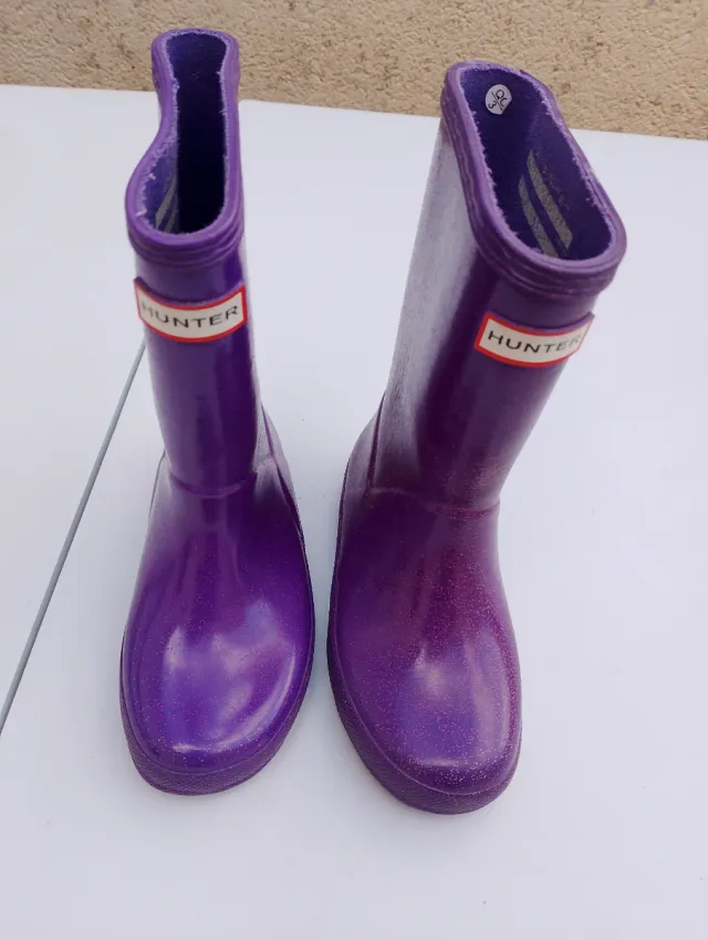 Botas de agua Hunter moradas brillantes.