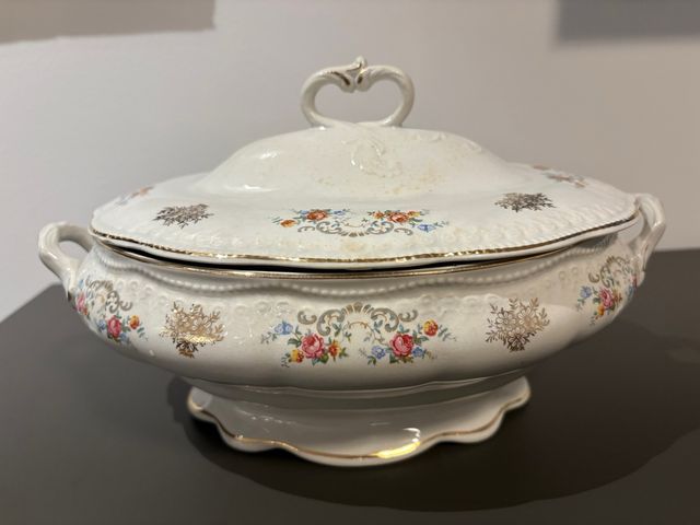 Sopera San Claudio Porcelana Antigua Flores Dorada