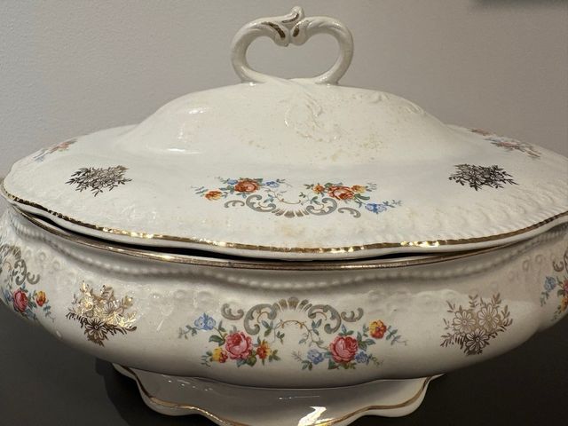 Sopera San Claudio Porcelana Antigua Flores Dorada