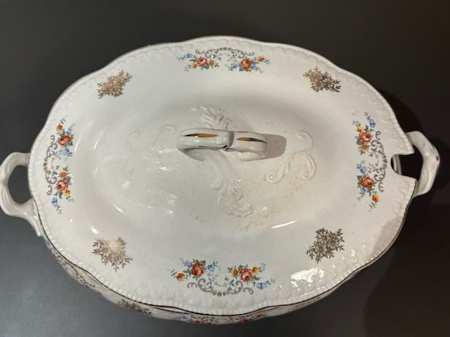 Sopera San Claudio Porcelana Antigua Flores Dorada