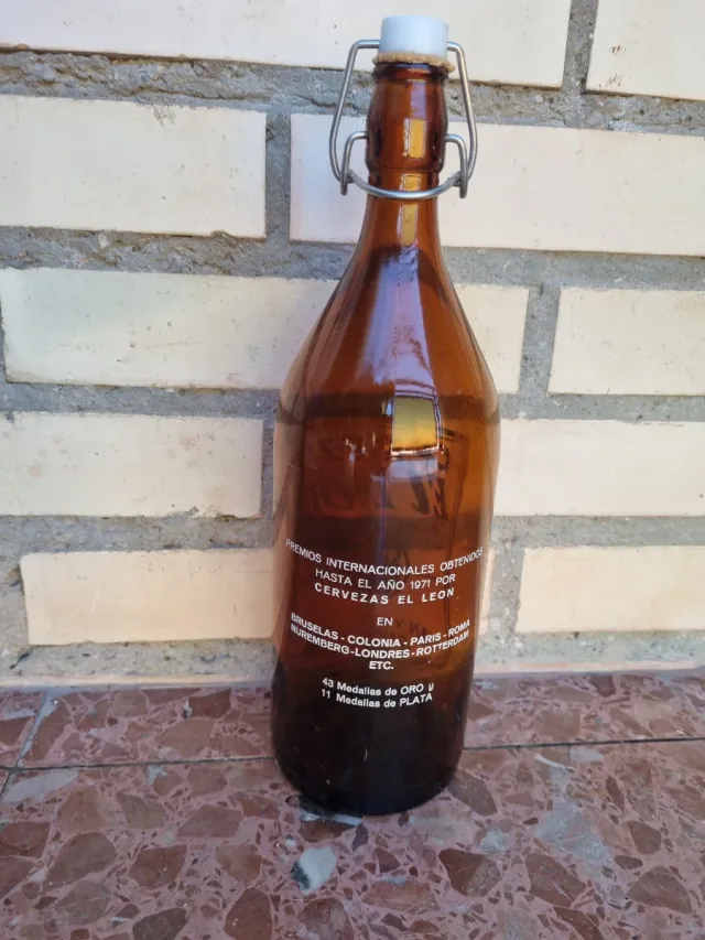 Bottiglia Antica Birra El León San Sebastián