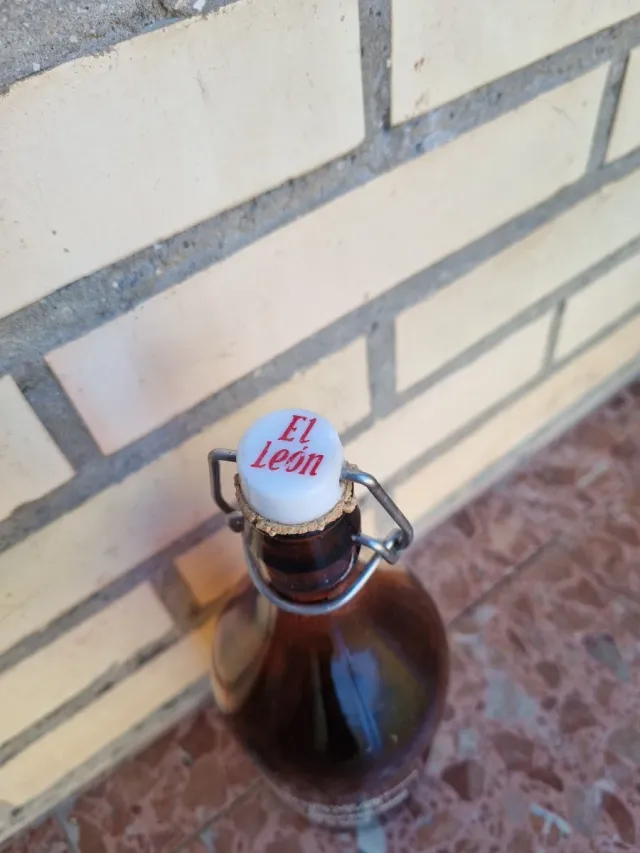 Bottiglia Antica Birra El León San Sebastián