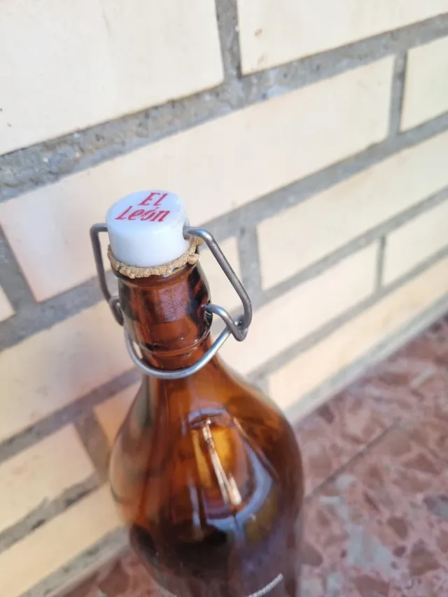 Bottiglia Antica Birra El León San Sebastián