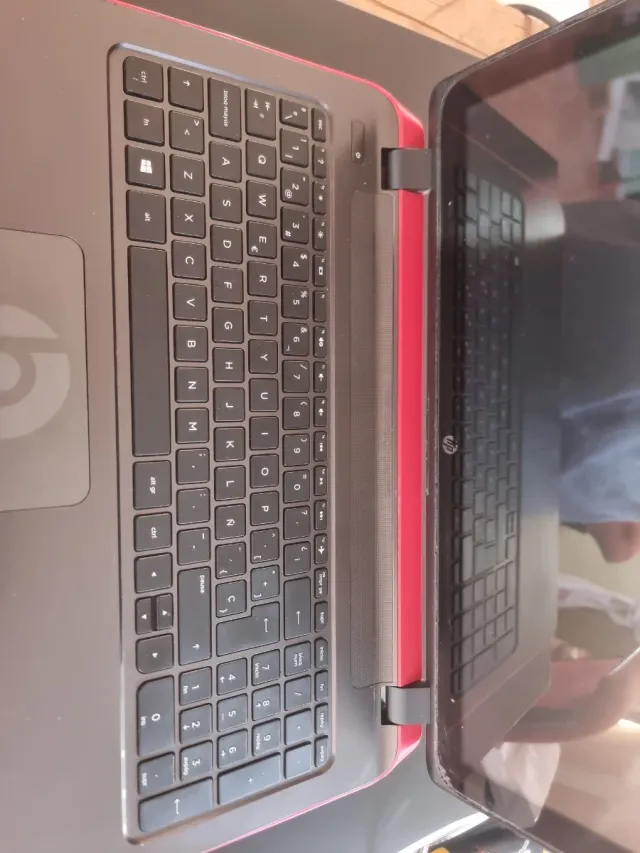 Portátil HP Beats Core i5 Rojo