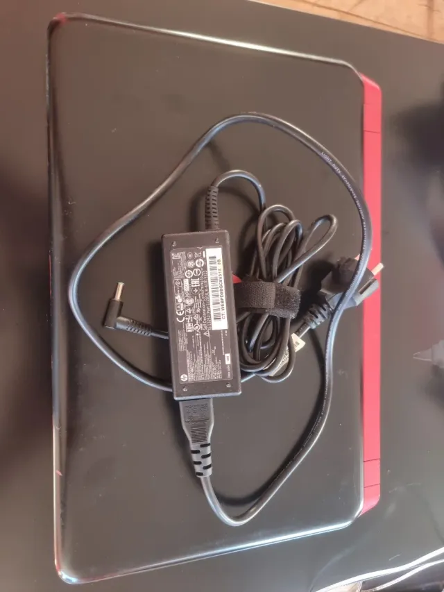 Portátil HP Beats Core i5 Rojo