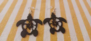 Orecchini tartarughe con fiore ibisco