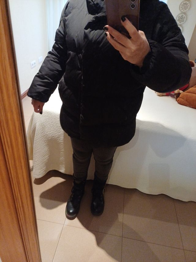 Abrigo plumífero oversize negro