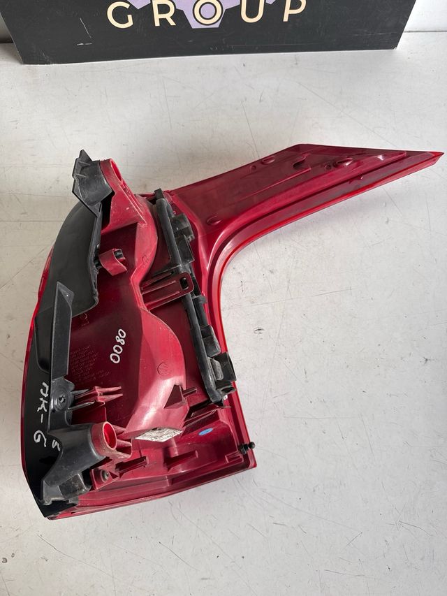 Faro trasero izquierdo Peugeot 5008 : 9672666580