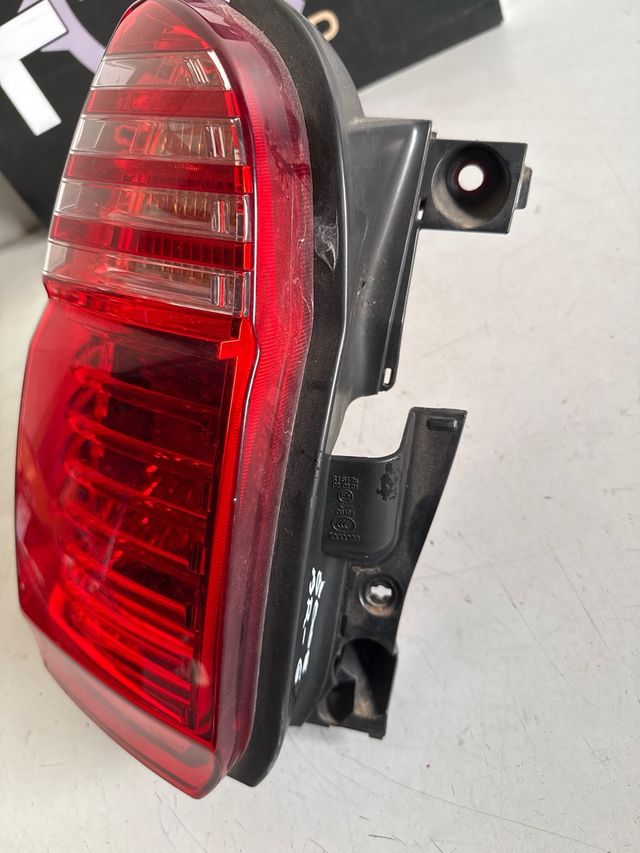 Faro trasero izquierdo Peugeot 5008 : 9672666580
