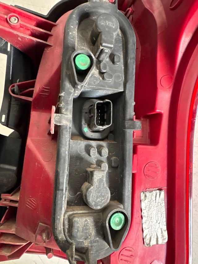 Faro trasero izquierdo Peugeot 5008 : 9672666580