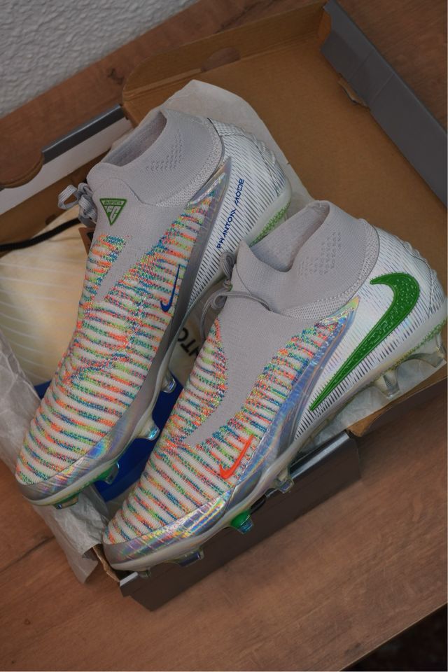 Botas Nike Phantom FG Nuevas
