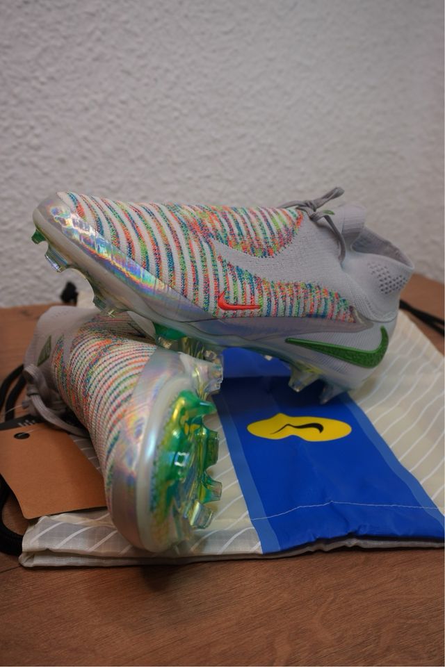Botas Nike Phantom FG Nuevas