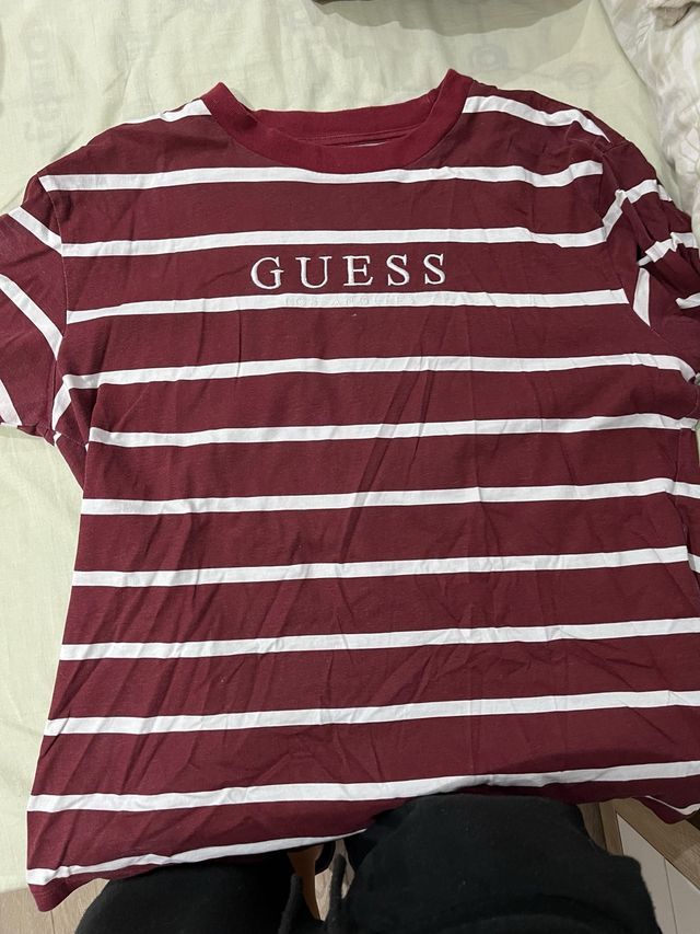 Camiseta Guess Rayas Roja y Blanca