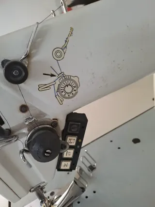 Máquina de coser plana Durkopp Adler