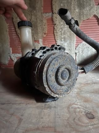 bomba dirección asistida 106/Saxo