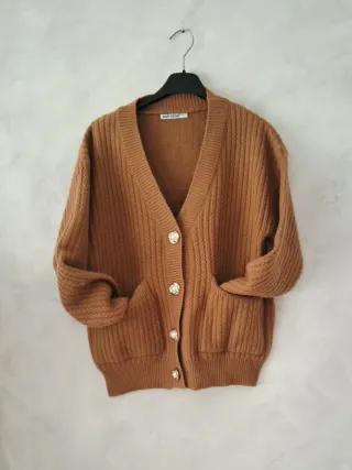 Cárdigan botones joya marrón