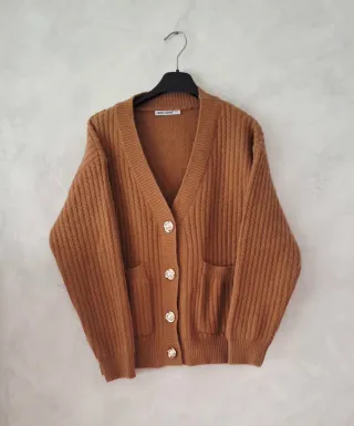 Cárdigan botones joya marrón
