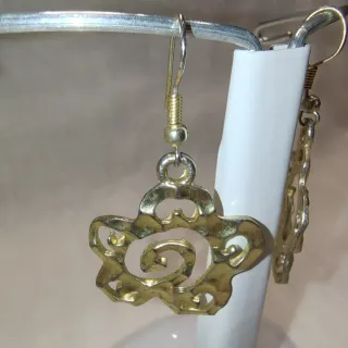 Pendientes dorados flor étnica vintage